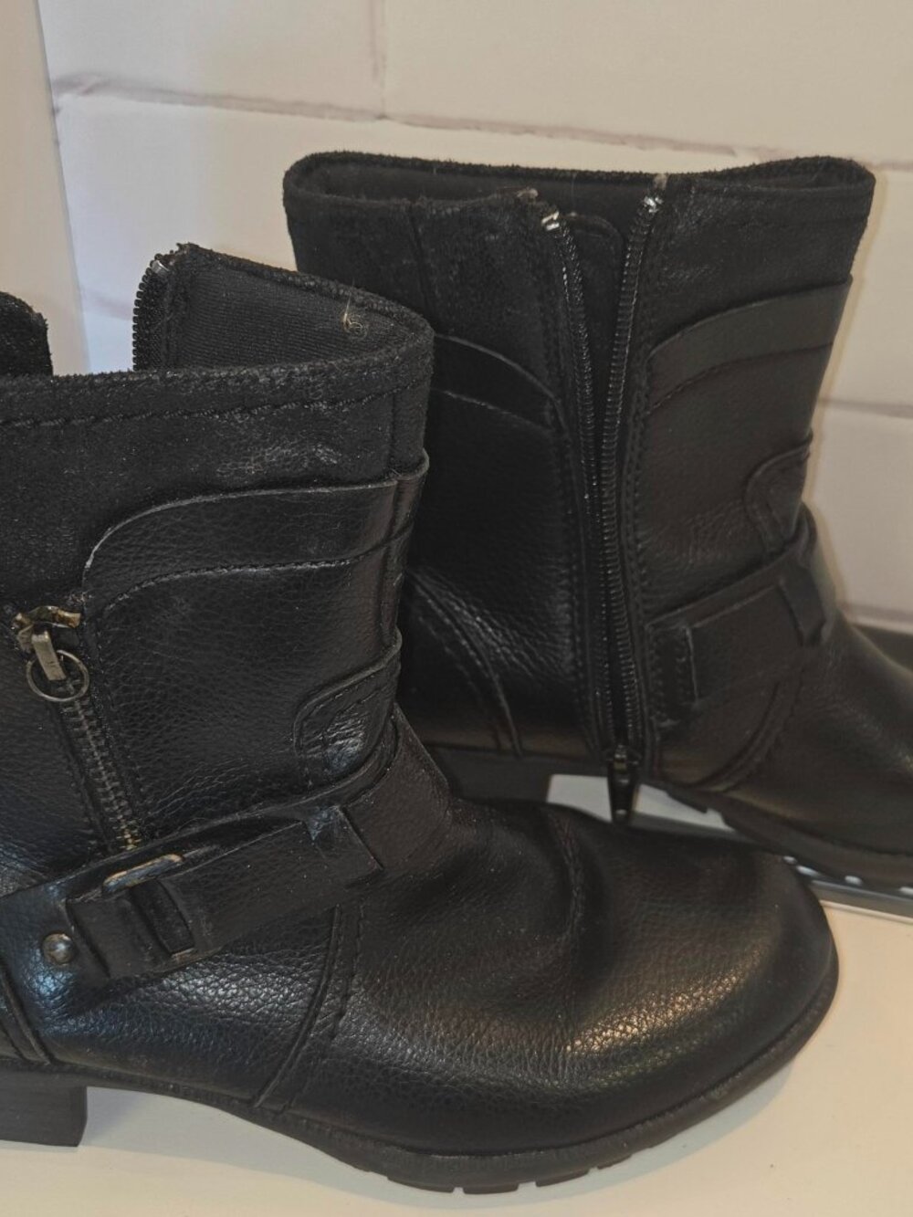 CLARKS RIDDLE AVANT BLACK LEATHER MOTO ANKLE BOOTS 7M
